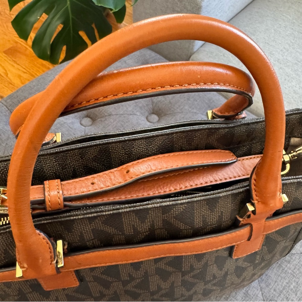 Michael Kors Signature Brown Shoulder Bag - Picture 3 of 5
